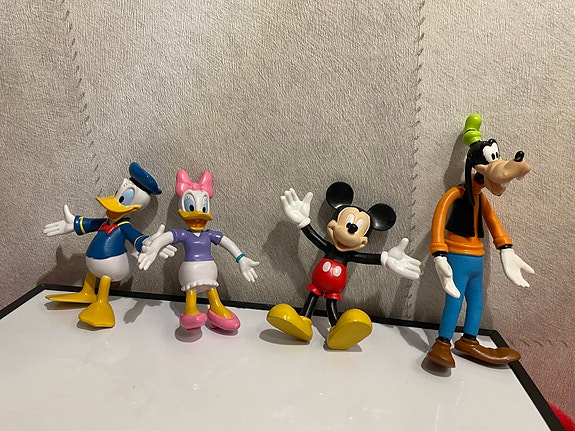 Disney figuurit 4 kpl