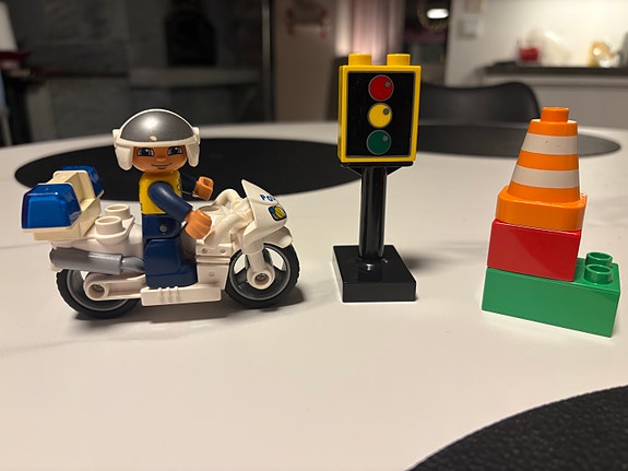 LEGO DUPLO 5679 moottoripyörä poliisi