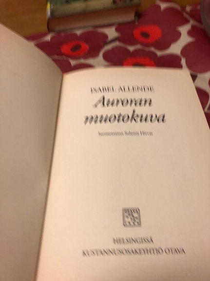 Isabel Allende Auroran muotokuva kirja