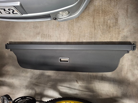 Volvo V70 Mk3 2008 Tavaratilan suojaverho