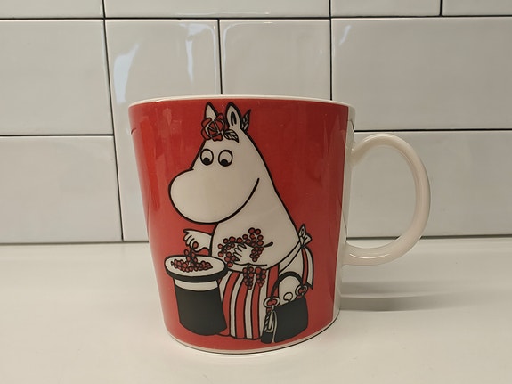 Muumimuki Muumimamma ja marjat