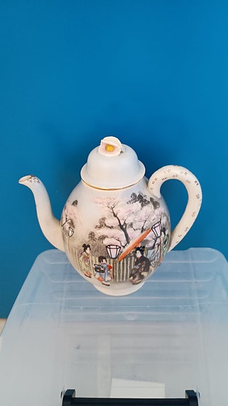 Japanilainen posliininen teeastiasto
