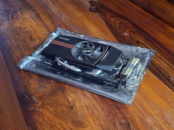 ASUS GTX 560 näytönohjain