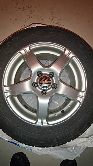 Nokian Hakka Green Renkaat Advanti SF77 vanteilla 195/65 R15