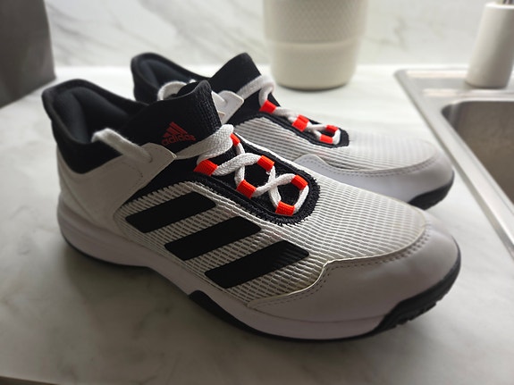 Adidas Adizero-sisäpelikengät