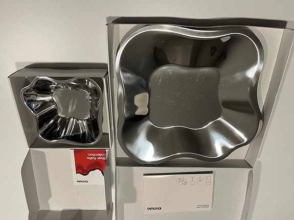 Alvar Aallon 2kpl Iittala teräsvaasit
