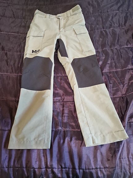 Helly hansen housut 140cm