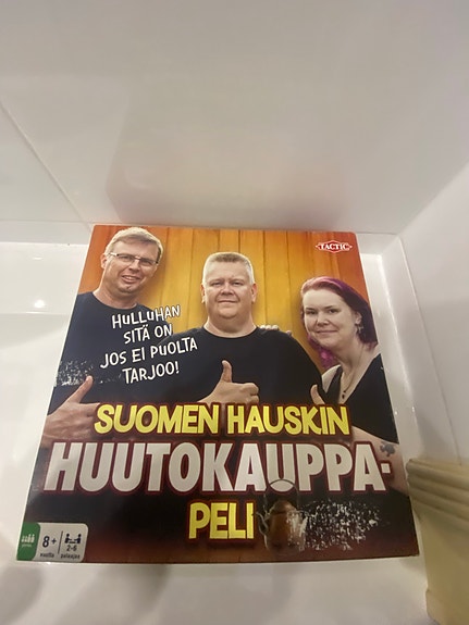 Suomen Hauskin Huutokauppa peli l
