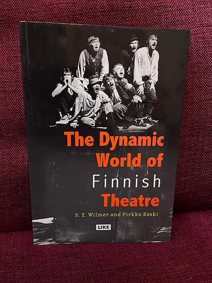 The Dynamic World of Finnish Theatre -kirja (ENG)