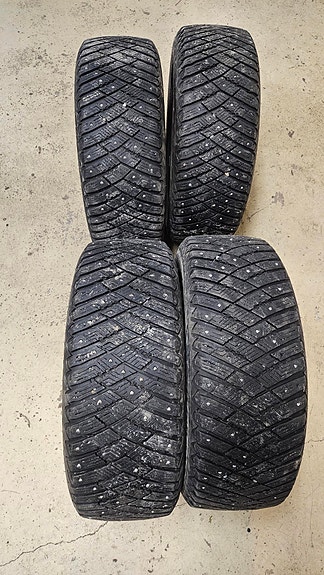 Nastarenkaat Goodyear Ultra Grip ICE Arctic 205/55R16