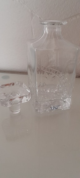 Suomalainen paksua lasia karahvi
