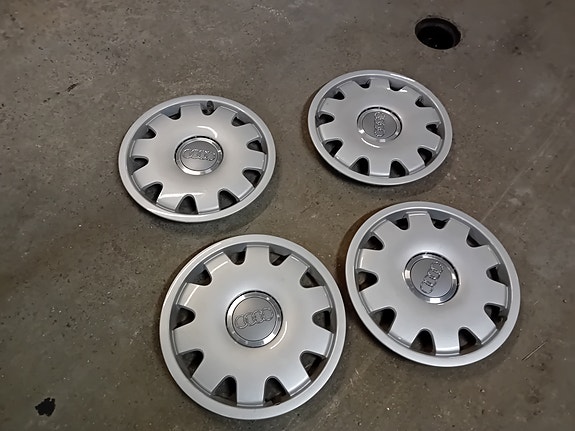Audi alkuperäiset 15" pölykapselit