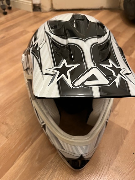 Acerbis kypärä - kuin uusi - Koko M