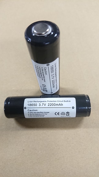 3.7V 2200mAh 18650. 2 kpl Li-ion ladattava akku.