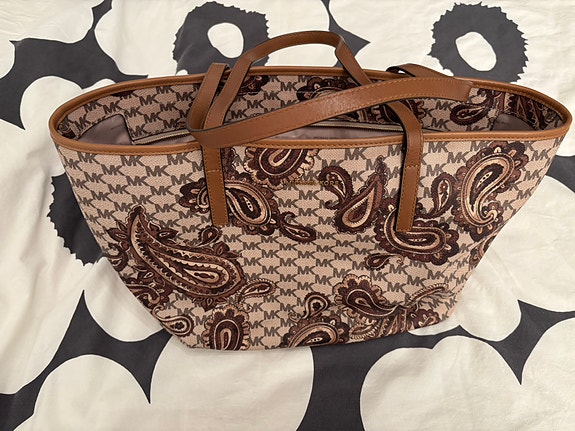 Michael Kors olkalaukku