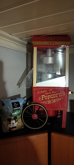 POPCORNIKONE,TOIMIVA.EI KÄYTETTY, KORISTEENA HYLLYSSÄ, KORK 42 CM TEKEE POPPARIT