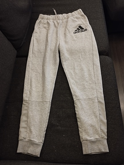 Adidas 164 cm college housut