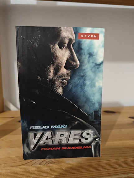 Ilkka Mäki Vares - Pahan suudelma