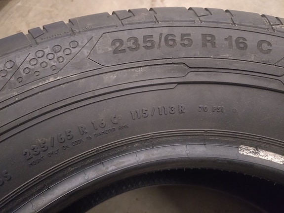 Continental ContiVanContact 235/65 R16 Renkaat