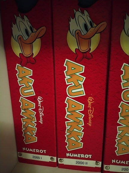 Aku Ankka vuosikerta 2000 (2 kansiota)