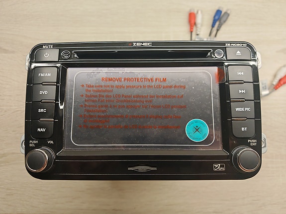 Zenec 2-DIN 6,5" multimediasoitin VW/Seat autoihin