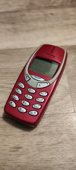 Punainen Nokia 3310