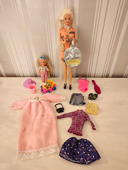 Barbie ja tarvikkeet