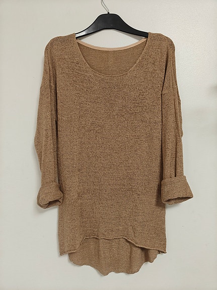 Kevyt beige neule