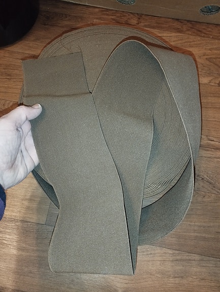 10cm leveää kuminauhaa