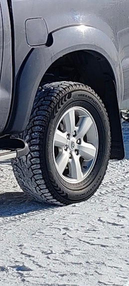 Hiluxin Talvirenkaat ja vanteet