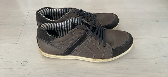 Miesten kengät koko 41