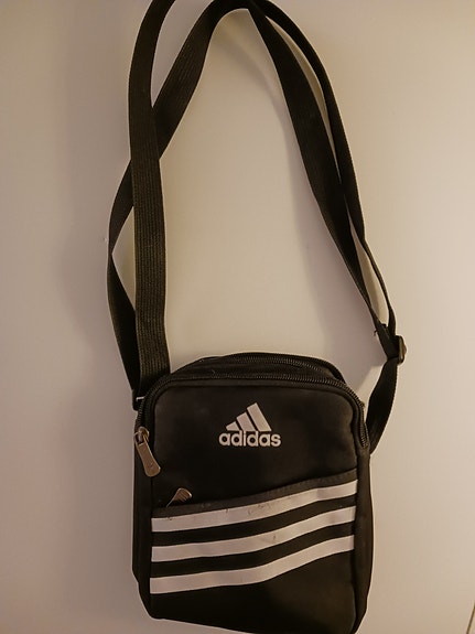 Adidas laukku