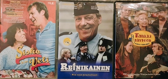 Kolme suomi sarjaa samassa.