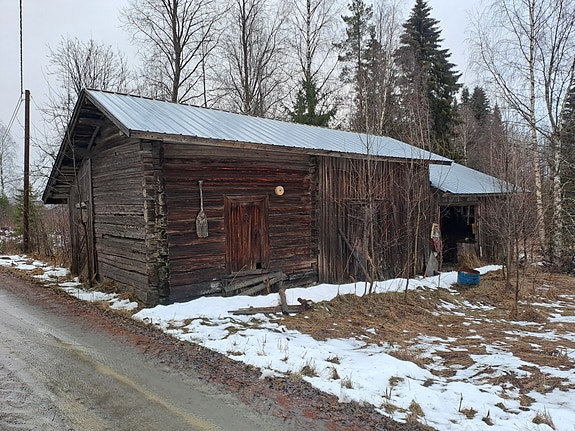 Harmaata lautaa