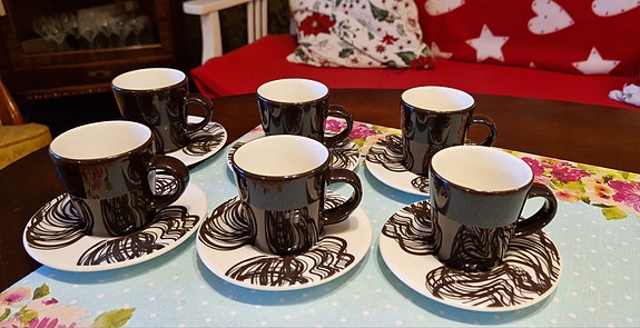 Iittala Aika Graphics espressokupit ja lautaset