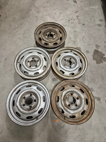 Volvo Amazon 4x15" peltivanteet