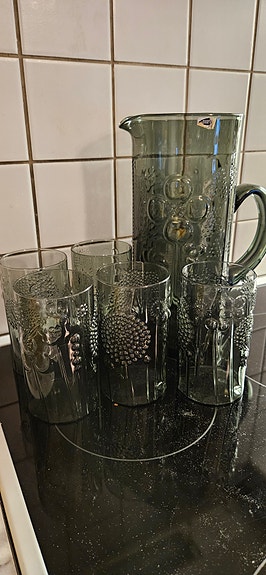 Flora kaadin ja lasit