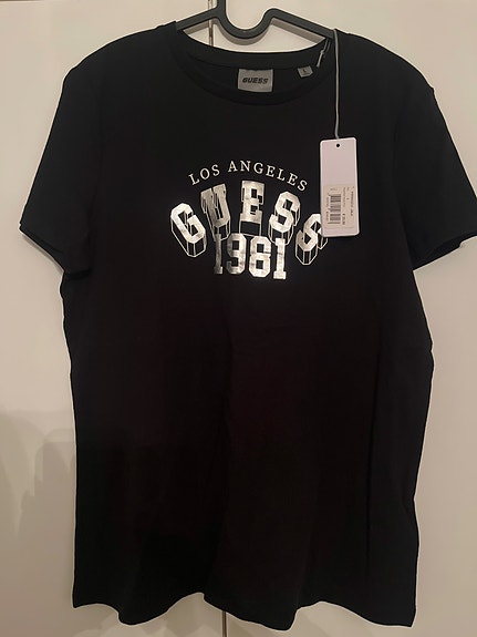 Naisten vaatteita (Guess, Vero Moda, Only, Nosh)