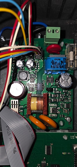 IVT Virtalähde 12V+15V SMPS