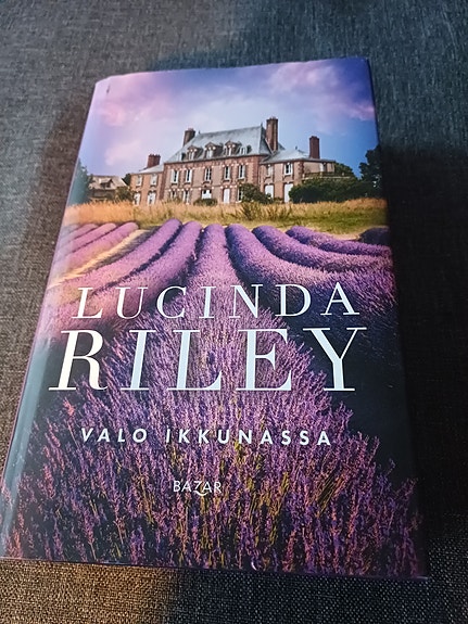 Lucinda Riley, Valo ikkunassa