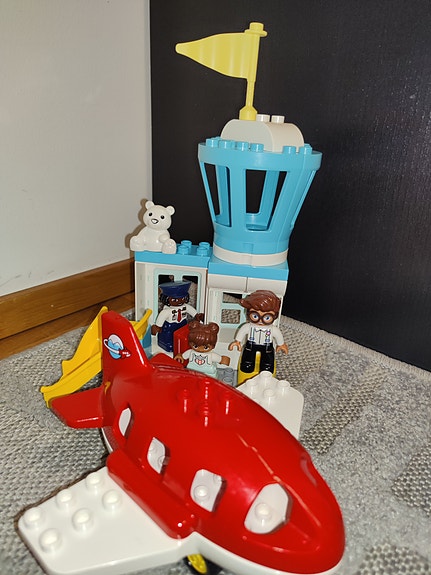 Lego Duplo lentokone ja asema