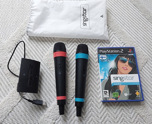 Singstar langattomat mikrofonit ps2 sekä suomipop peli