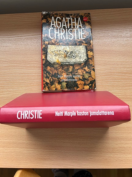 Agatha Christie Neiti Marple -koston jumalattarena kirja