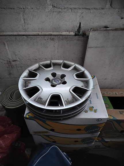 Volvon pölykapselit 16"
