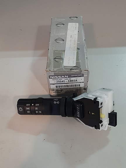 Vilkkukytkin, Nissan Navara, Pathfinder, UUSI