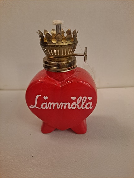 Lämmöllä öljylamppu punainen sydän