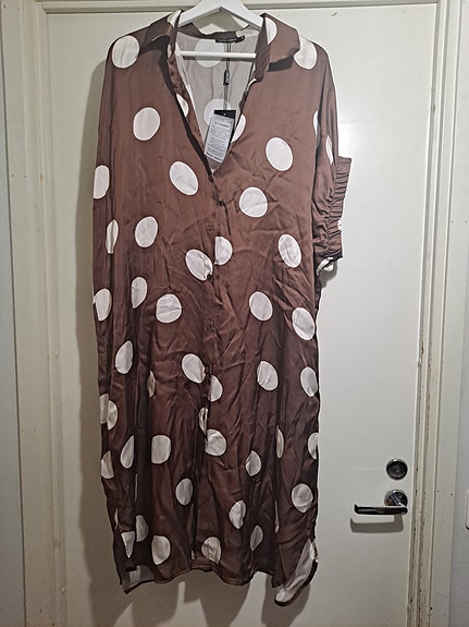 Uusi Black Colour mekko