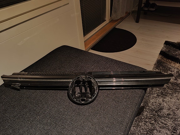 Alkuperäinen VW Golf MK8 R-line maski