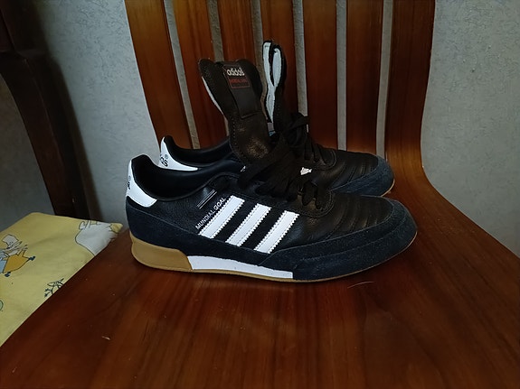Adidas  Mundial goal ic jalkapallokengät koko 40/UK 6 1/2
