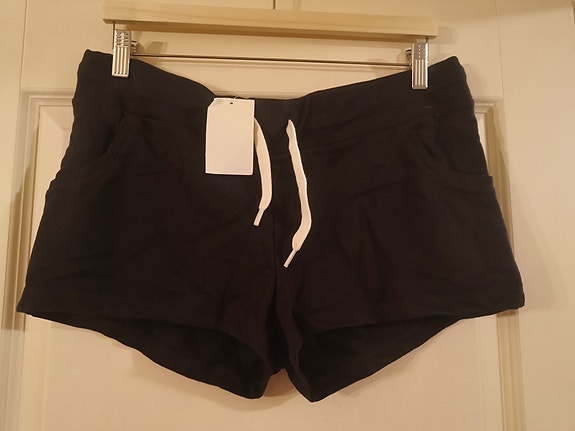 Uudet college shortsit